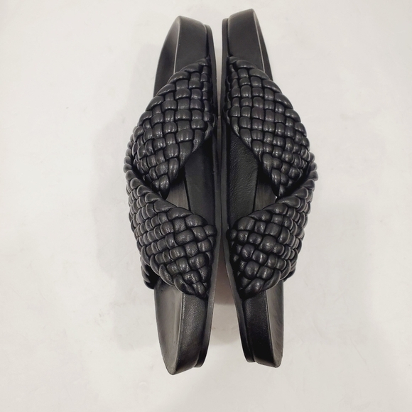 NEW Charles David Defend Flat Sandal Black Sandals - Picture 2 of 4